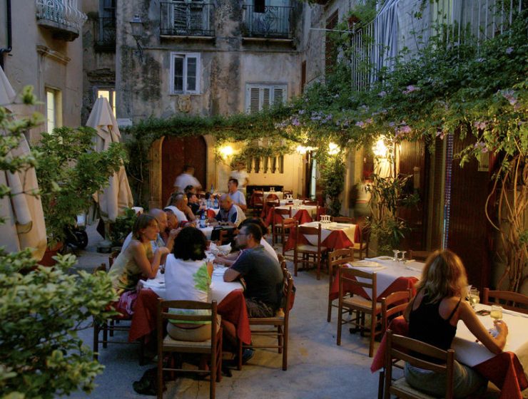 Mat og vinopplevelser er veldig viktig for 9 av 10, når vi reiser på ferie Foto: NTB/TUI