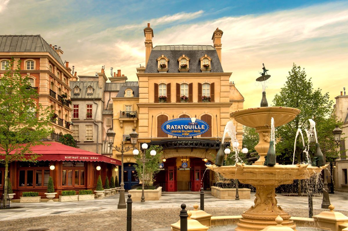 Ratatouilles verden ligger her rett ved La Place de Remy Foto: @Disney