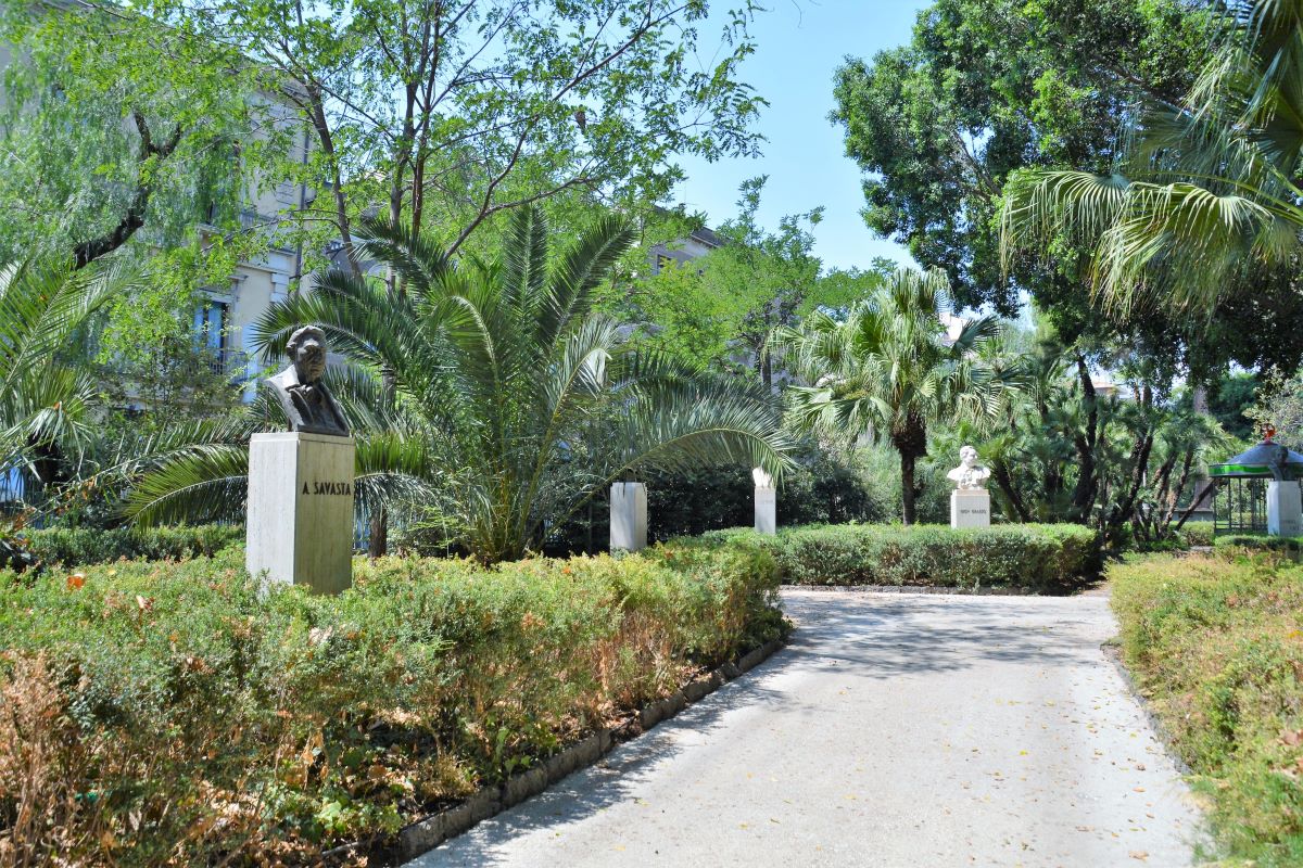 Stauer i en park i sicilia
